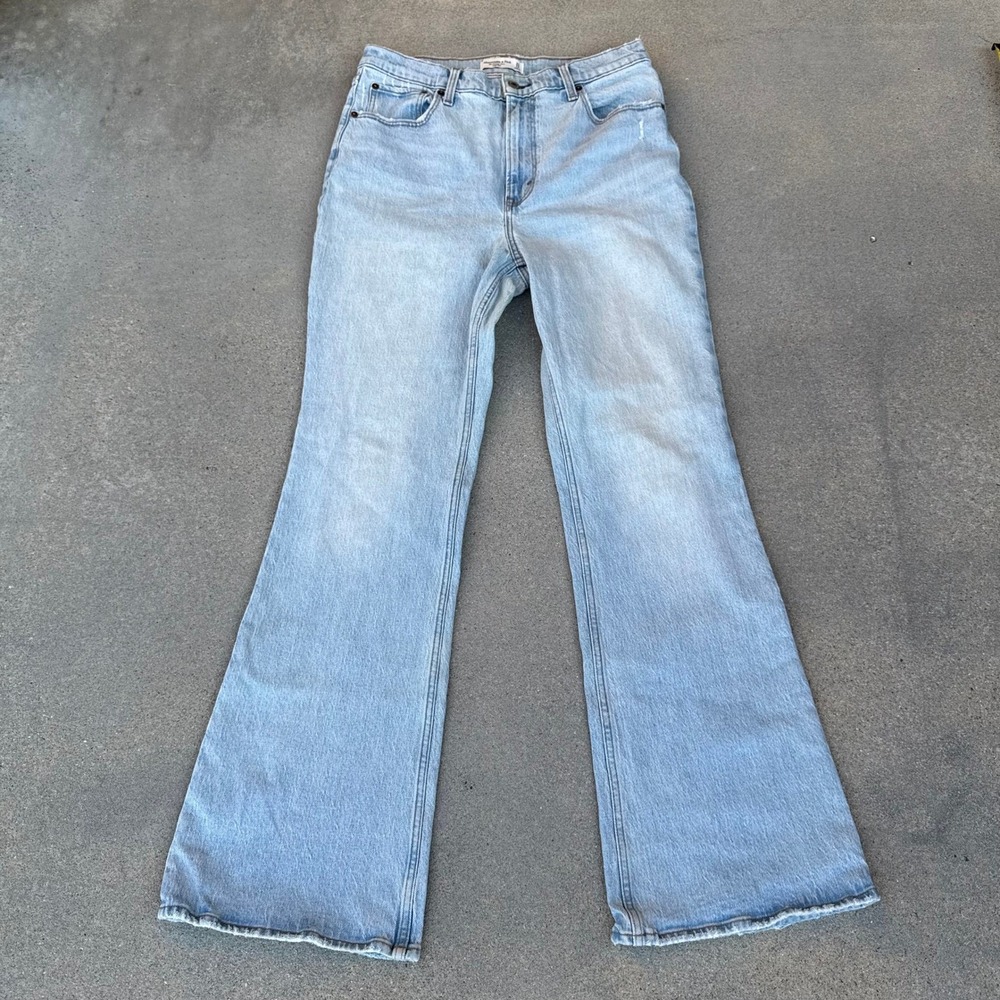 Abercrombie & Fitch The Vintage Flare High Rise Jeans Light Wash Blue Size 31/12